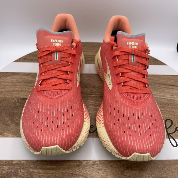 Brooks Hyperion Tempo Women's Size 8 B Shoes Coral Flan Running Gym - Picture 3 of 8